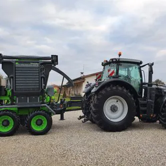 collegato a nuova CIPPATRICE HEIZOHACK HM 10-500K (altezza di carico: 800 mm - tronco cippabile: 500 mm - larghezza di carico: 877 mm)